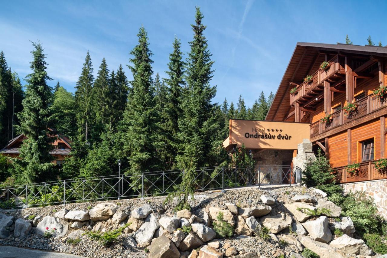 Wellness Hotel Ondrasuv Dvur Bila  Bagian luar foto