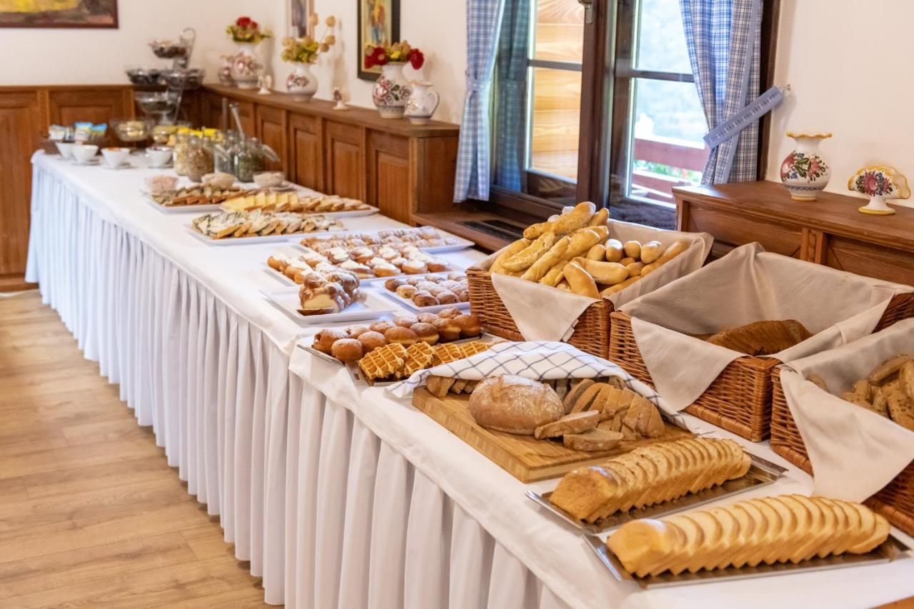 Wellness Hotel Ondrasuv Dvur Bila  Bagian luar foto