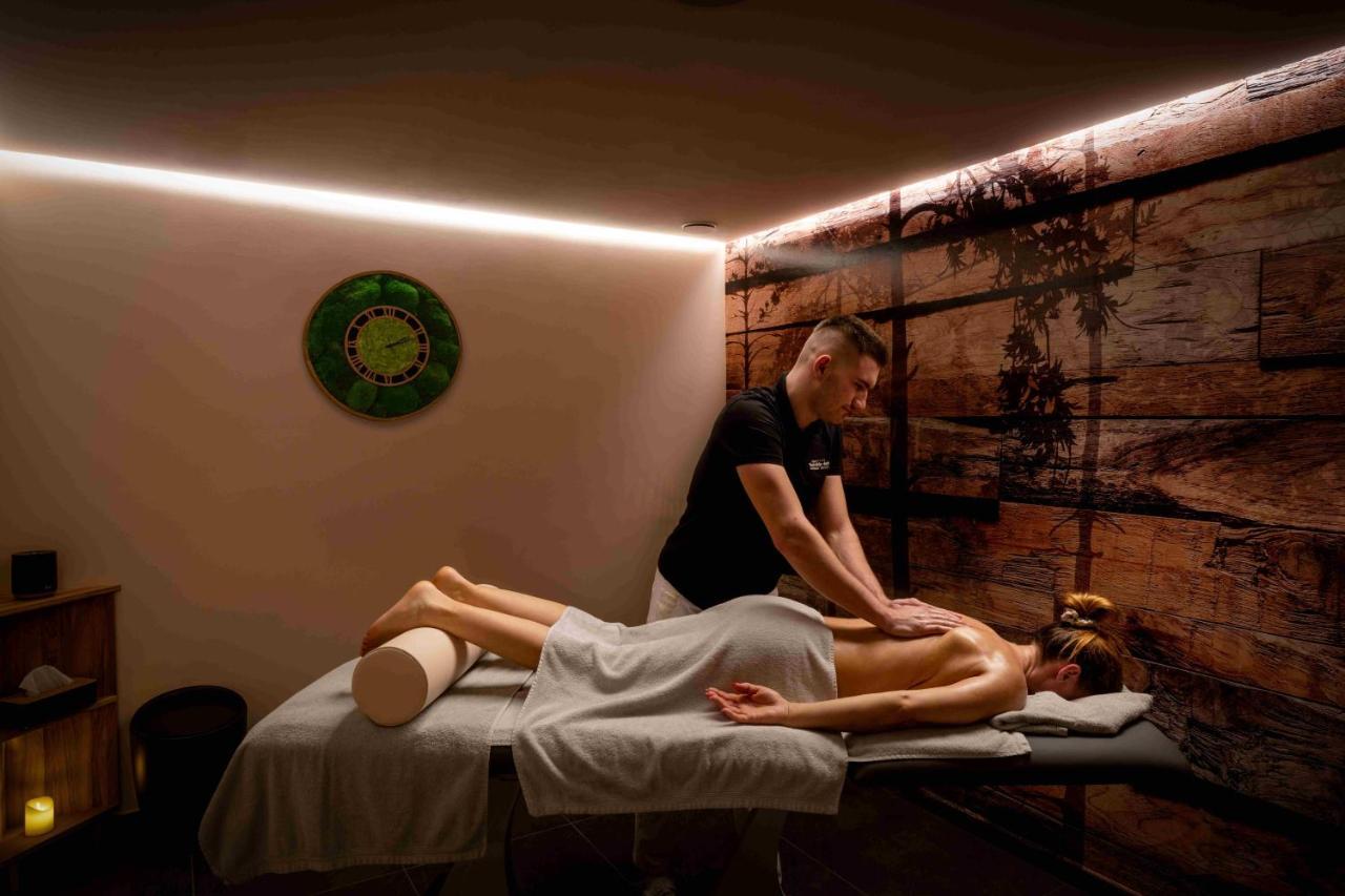 Wellness Hotel Ondrasuv Dvur Bila  Bagian luar foto